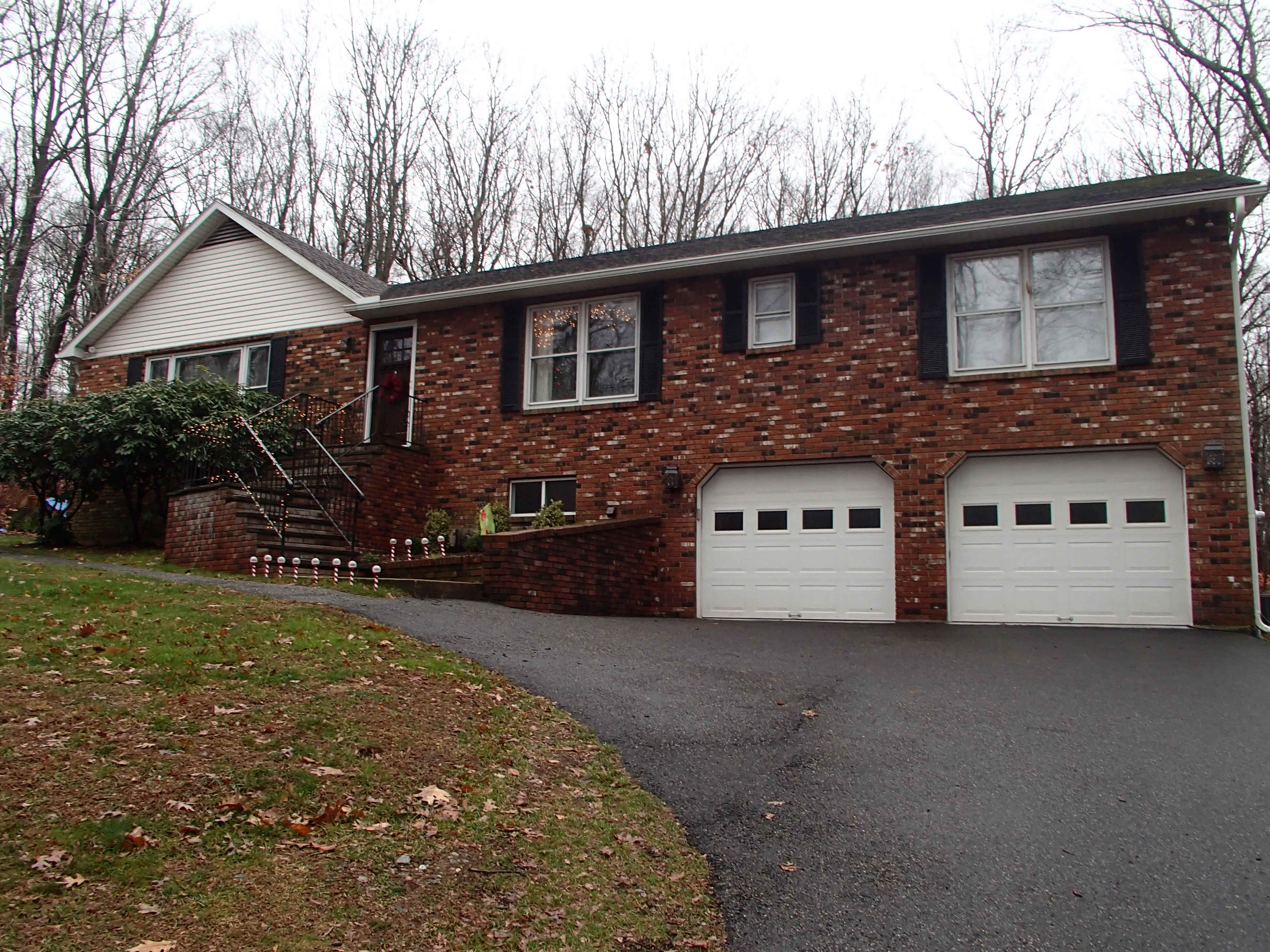 Building photograph for 70 BILBERRY RD